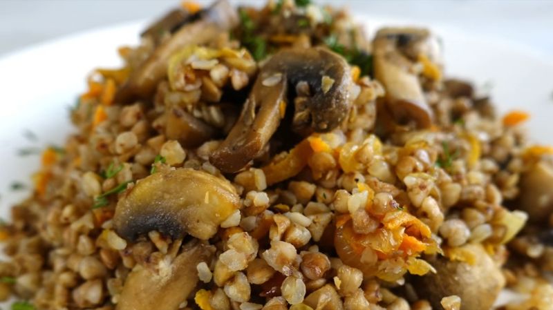 10 простих і неймовірно смачних рецептів гречки в аерогрилі