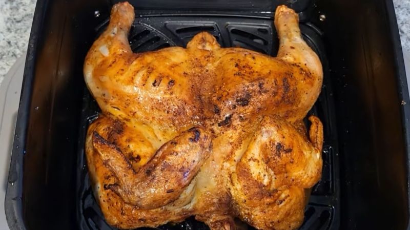 10 відмінних рецептів, як приготувати курку цілком в аерогрилі