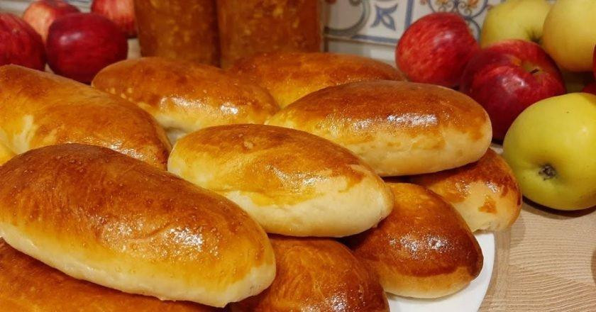 Прості пиріжки з яблуками